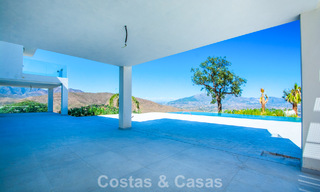 Moderne nieuwbouw villa met panoramisch berg- en zeezicht te koop in de heuvels van Marbella Oost. Bijna klaar. 57681 