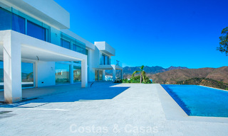 Moderne nieuwbouw villa met panoramisch berg- en zeezicht te koop in de heuvels van Marbella Oost. Bijna klaar. 57682 