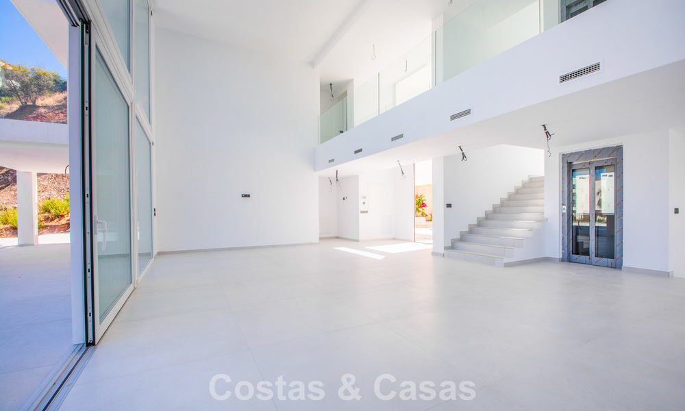 Moderne nieuwbouw villa met panoramisch berg- en zeezicht te koop in de heuvels van Marbella Oost. Bijna klaar. 57685