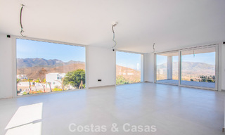 Moderne nieuwbouw villa met panoramisch berg- en zeezicht te koop in de heuvels van Marbella Oost. Bijna klaar. 57686 
