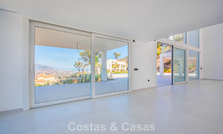 Moderne nieuwbouw villa met panoramisch berg- en zeezicht te koop in de heuvels van Marbella Oost. Bijna klaar. 57687 