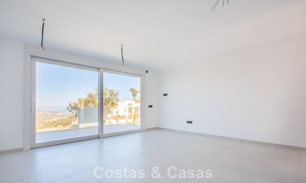 Moderne nieuwbouw villa met panoramisch berg- en zeezicht te koop in de heuvels van Marbella Oost. Bijna klaar. 57690