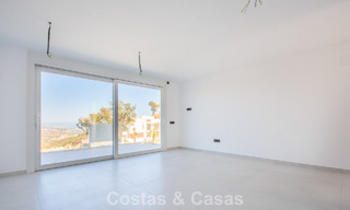Moderne nieuwbouw villa met panoramisch berg- en zeezicht te koop in de heuvels van Marbella Oost. Bijna klaar. 57690 