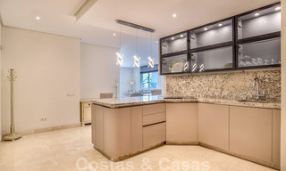 Ruim luxe hoekappartement te koop in eerstelijnstrand complex op loopafstand van Estepona centrum 29669 