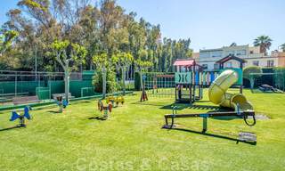 Ruim luxe hoekappartement te koop in eerstelijnstrand complex op loopafstand van Estepona centrum 29682 