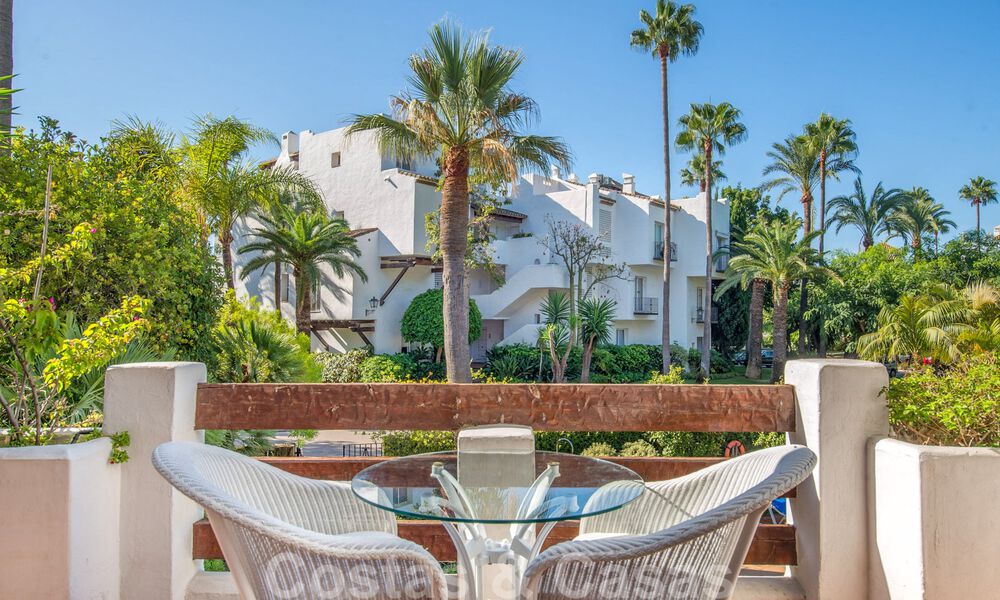 Ruim luxe hoekappartement te koop in eerstelijnstrand complex op loopafstand van Estepona centrum 29689