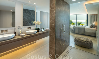 Elegant gerenoveerde villa in Aloha, Nueva Andalucia, Marbella. Eerstelijn golf op een verhoogde positie met prachtig uitzicht. 29936 