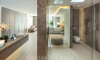 Elegant gerenoveerde villa in Aloha, Nueva Andalucia, Marbella. Eerstelijn golf op een verhoogde positie met prachtig uitzicht. 29937 