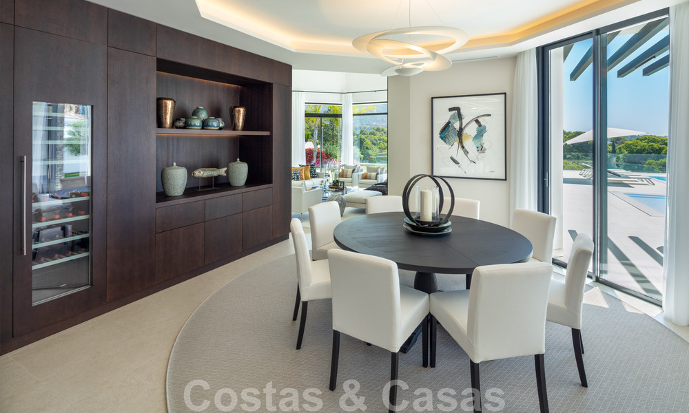 Elegant gerenoveerde villa in Aloha, Nueva Andalucia, Marbella. Eerstelijn golf op een verhoogde positie met prachtig uitzicht. 29943