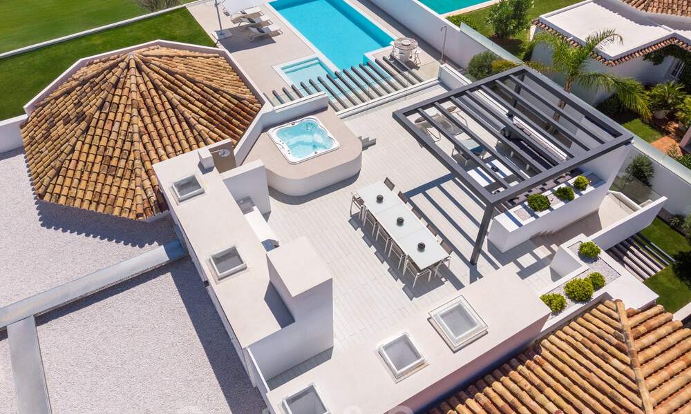 Elegant gerenoveerde villa in Aloha, Nueva Andalucia, Marbella. Eerstelijn golf op een verhoogde positie met prachtig uitzicht. 29949