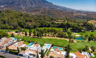 Elegant gerenoveerde villa in Aloha, Nueva Andalucia, Marbella. Eerstelijn golf op een verhoogde positie met prachtig uitzicht. 29950 
