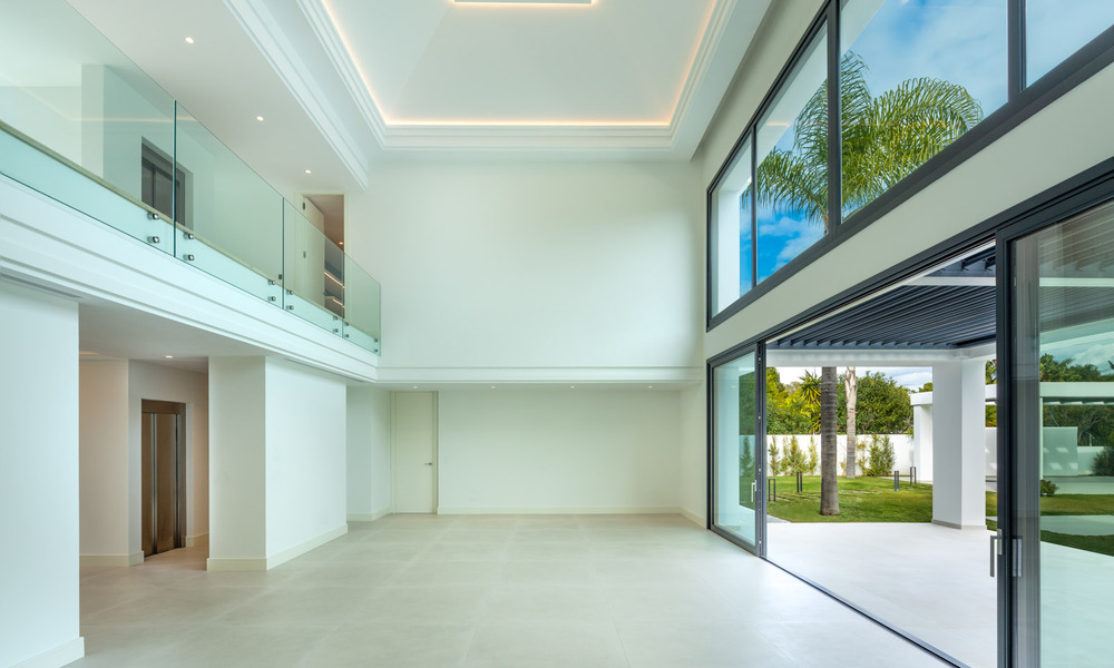 Ruime, nieuwe moderne villa te koop vlak bij het strand en de golfbaan in Marbella - Estepona 30162