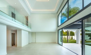 Ruime, nieuwe moderne villa te koop vlak bij het strand en de golfbaan in Marbella - Estepona 30162 