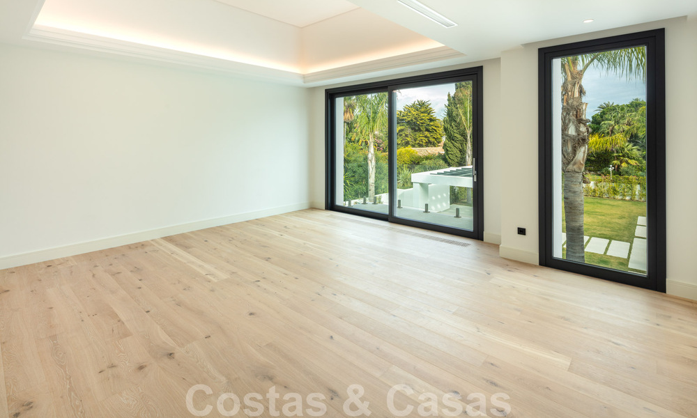 Ruime, nieuwe moderne villa te koop vlak bij het strand en de golfbaan in Marbella - Estepona 30168