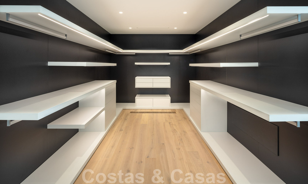 Ruime, nieuwe moderne villa te koop vlak bij het strand en de golfbaan in Marbella - Estepona 30170