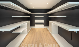 Ruime, nieuwe moderne villa te koop vlak bij het strand en de golfbaan in Marbella - Estepona 30170 