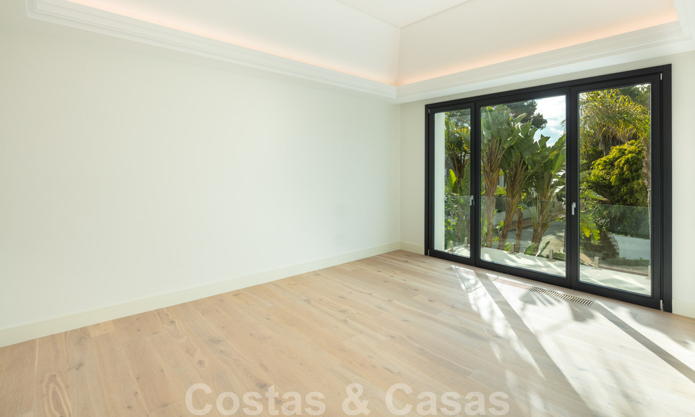 Ruime, nieuwe moderne villa te koop vlak bij het strand en de golfbaan in Marbella - Estepona 30175