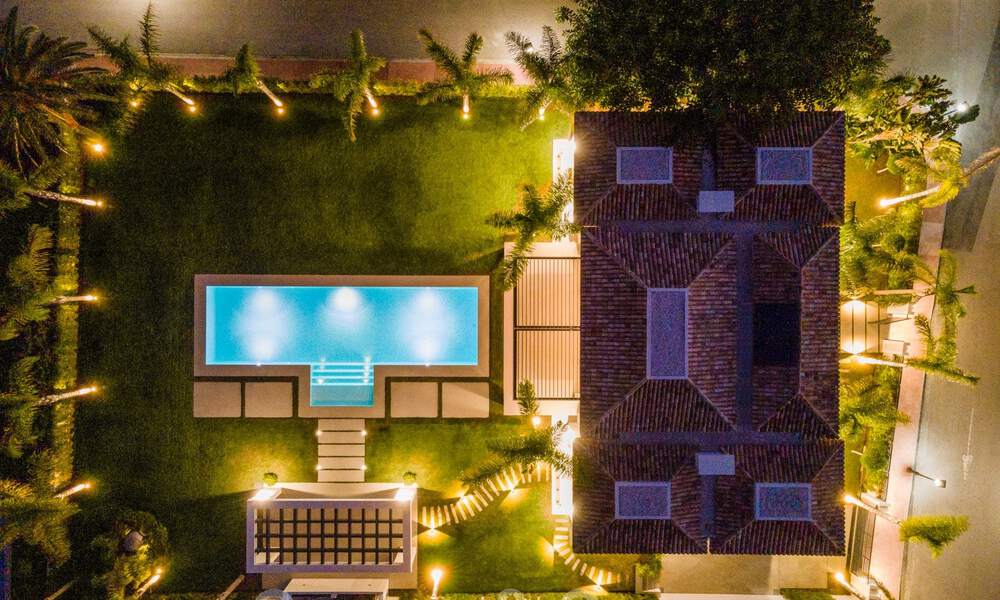 Ruime, nieuwe moderne villa te koop vlak bij het strand en de golfbaan in Marbella - Estepona 30180