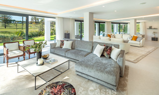 Elegant gerenoveerde eerstelijnsgolf villa te koop in het hart van de Golfvallei in Nueva Andalucia, Marbella 30043 