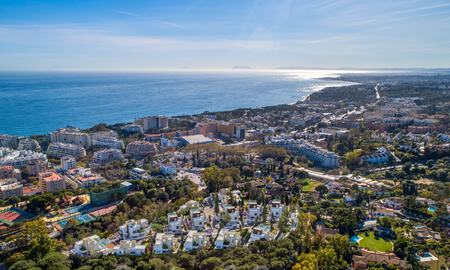 Moderne nieuwbouw villa´s te koop in Marbella centrum in een omheind en beveiligd exclusief villacomplex, op wandelafstand van alles 30083