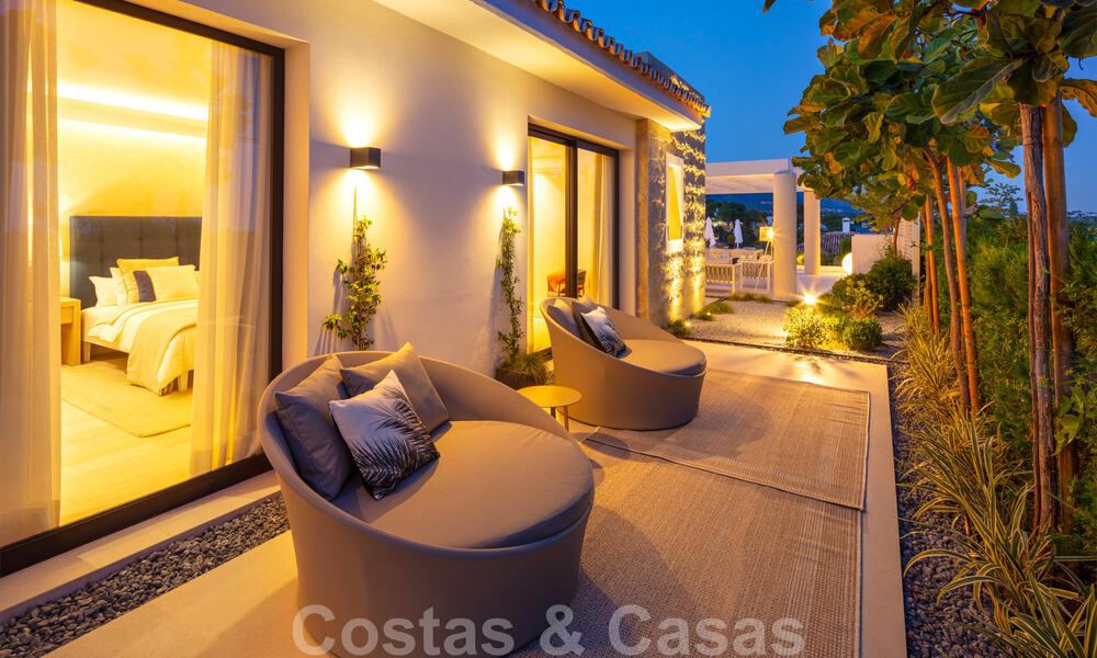 Stijlvol gerenoveerde villa te koop met prachtig uitzicht op de bergen in Nueva Andalucia - Marbella, op loopafstand van voorzieningen 30286
