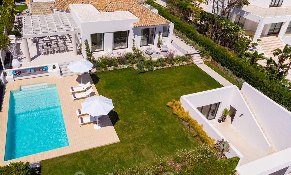 Stijlvol gerenoveerde villa te koop met prachtig uitzicht op de bergen in Nueva Andalucia - Marbella, op loopafstand van voorzieningen 30294