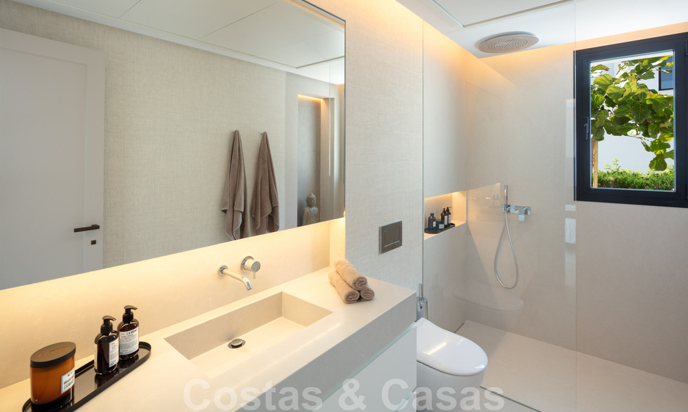 Stijlvol gerenoveerde villa te koop met prachtig uitzicht op de bergen in Nueva Andalucia - Marbella, op loopafstand van voorzieningen 30295