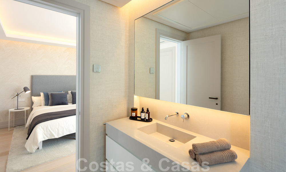 Stijlvol gerenoveerde villa te koop met prachtig uitzicht op de bergen in Nueva Andalucia - Marbella, op loopafstand van voorzieningen 30296