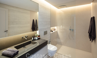 Stijlvol gerenoveerde villa te koop met prachtig uitzicht op de bergen in Nueva Andalucia - Marbella, op loopafstand van voorzieningen 30297 