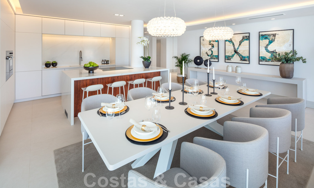 Stijlvol gerenoveerde villa te koop met prachtig uitzicht op de bergen in Nueva Andalucia - Marbella, op loopafstand van voorzieningen 30300