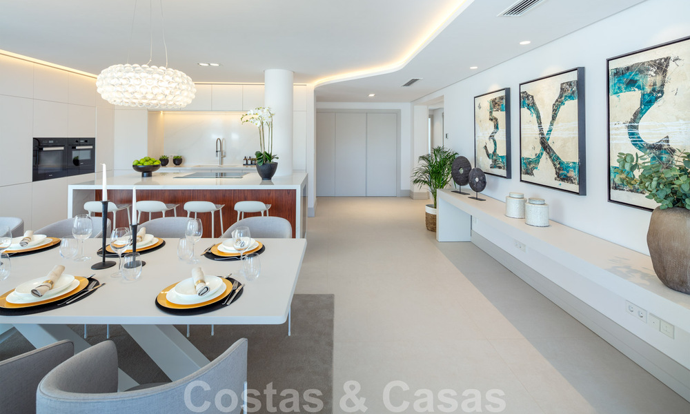 Stijlvol gerenoveerde villa te koop met prachtig uitzicht op de bergen in Nueva Andalucia - Marbella, op loopafstand van voorzieningen 30305