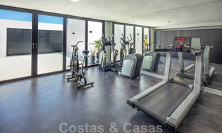 Stijlvol gerenoveerde villa te koop met prachtig uitzicht op de bergen in Nueva Andalucia - Marbella, op loopafstand van voorzieningen 30306 