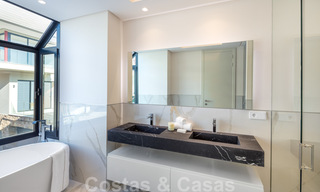 Laatste villa! Hedendaagse moderne nieuwbouw villa met zeezicht te koopin Nueva Andalucia, Marbella 30330 