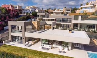 Laatste villa! Hedendaagse moderne nieuwbouw villa met zeezicht te koopin Nueva Andalucia, Marbella 30335 