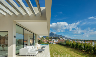Laatste villa! Hedendaagse moderne nieuwbouw villa met zeezicht te koopin Nueva Andalucia, Marbella 30344 