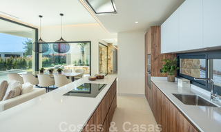 Laatste villa! Hedendaagse moderne nieuwbouw villa met zeezicht te koopin Nueva Andalucia, Marbella 30345 