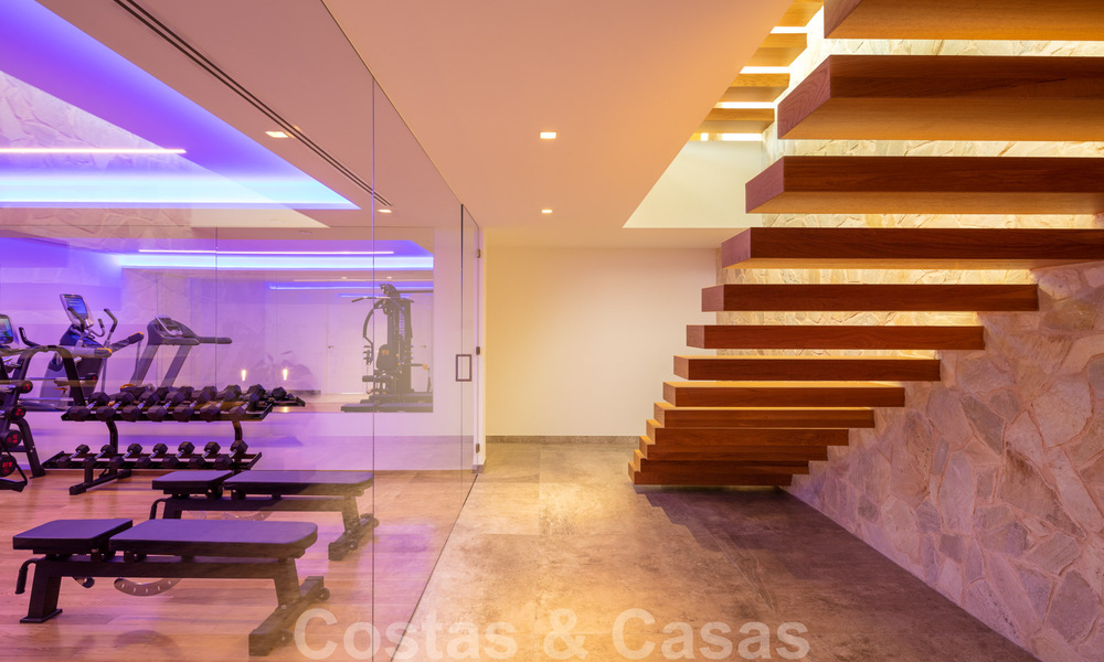 Gloednieuwe villa in eigentijdse stijl in een gated community met panoramisch zeezicht te koop in Benahavis - Marbella 30657