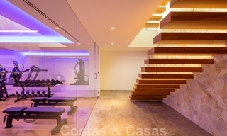 Gloednieuwe villa in eigentijdse stijl in een gated community met panoramisch zeezicht te koop in Benahavis - Marbella 30657 