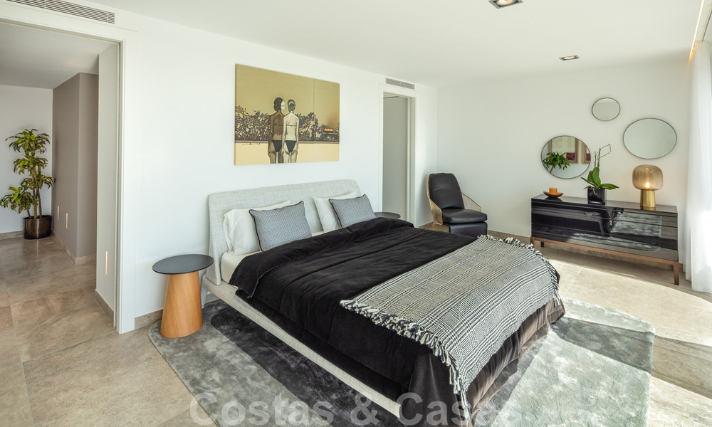 Gloednieuwe villa in eigentijdse stijl in een gated community met panoramisch zeezicht te koop in Benahavis - Marbella 30667