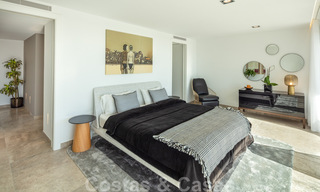 Gloednieuwe villa in eigentijdse stijl in een gated community met panoramisch zeezicht te koop in Benahavis - Marbella 30667 