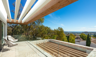 Gloednieuwe villa in eigentijdse stijl in een gated community met panoramisch zeezicht te koop in Benahavis - Marbella 30669 