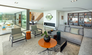 Gloednieuwe villa in eigentijdse stijl in een gated community met panoramisch zeezicht te koop in Benahavis - Marbella 30676 