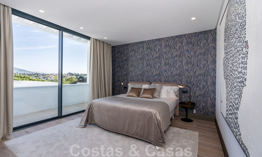 Instapklare moderne villa te koop op loopafstand van voorzieningen en Puerto Banus in Nueva Andalucia, Marbella 30689