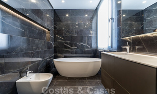 Instapklare moderne villa te koop op loopafstand van voorzieningen en Puerto Banus in Nueva Andalucia, Marbella 30690 