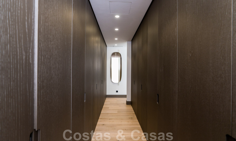 Instapklare moderne villa te koop op loopafstand van voorzieningen en Puerto Banus in Nueva Andalucia, Marbella 30691