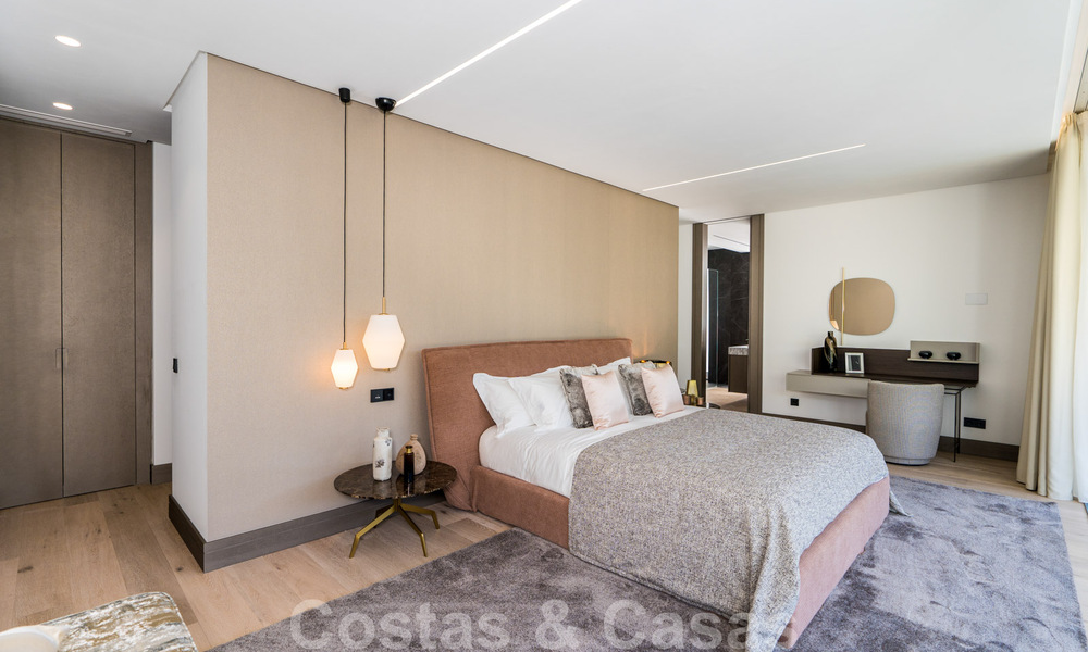 Instapklare moderne villa te koop op loopafstand van voorzieningen en Puerto Banus in Nueva Andalucia, Marbella 30692