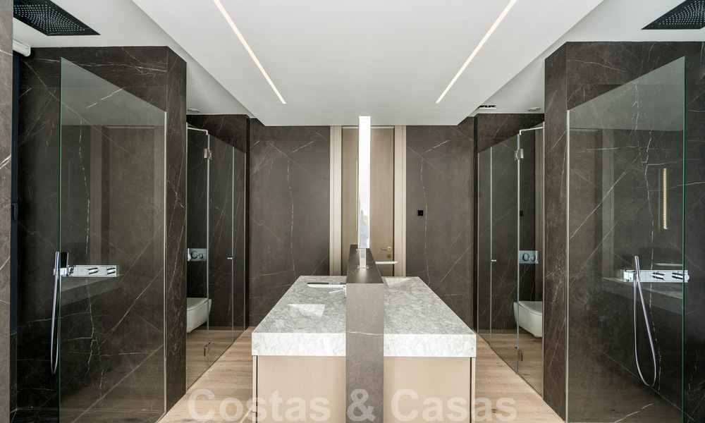 Instapklare moderne villa te koop op loopafstand van voorzieningen en Puerto Banus in Nueva Andalucia, Marbella 30693