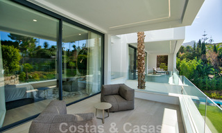 Instapklare moderne villa te koop op loopafstand van voorzieningen en Puerto Banus in Nueva Andalucia, Marbella 30698 