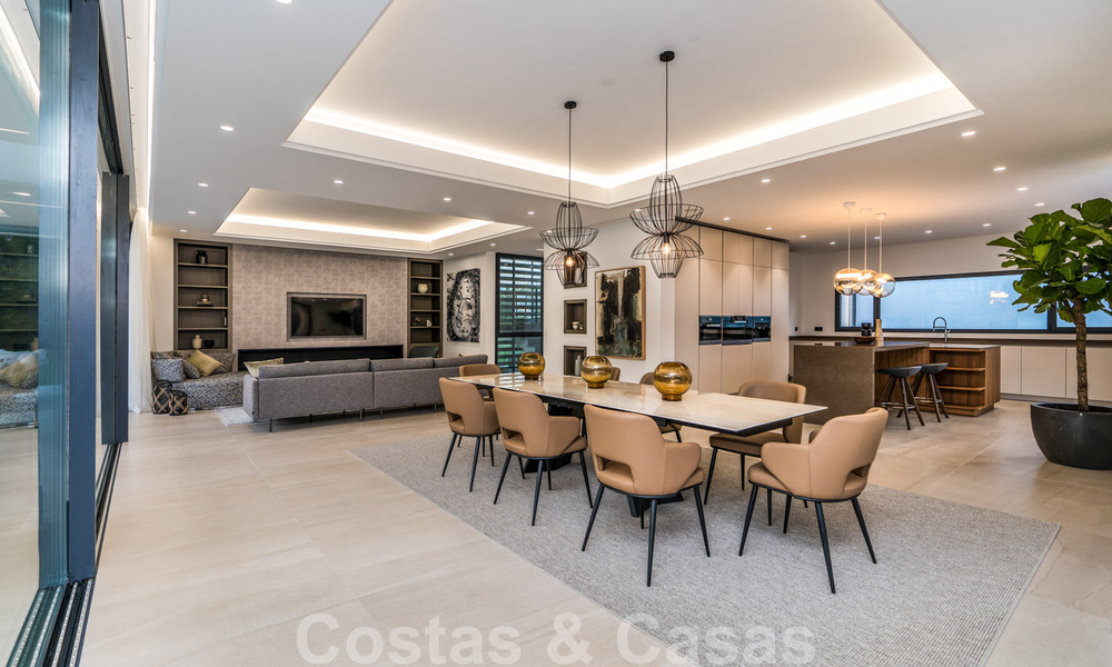 Instapklare moderne villa te koop op loopafstand van voorzieningen en Puerto Banus in Nueva Andalucia, Marbella 30704