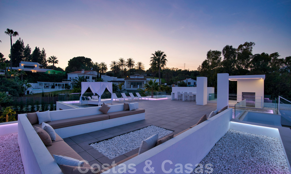 Instapklare moderne villa te koop op loopafstand van voorzieningen en Puerto Banus in Nueva Andalucia, Marbella 30707